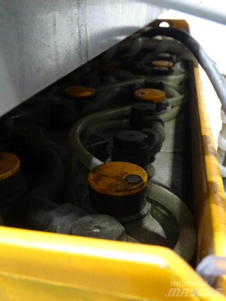 Still FM-X17 Reach trucks