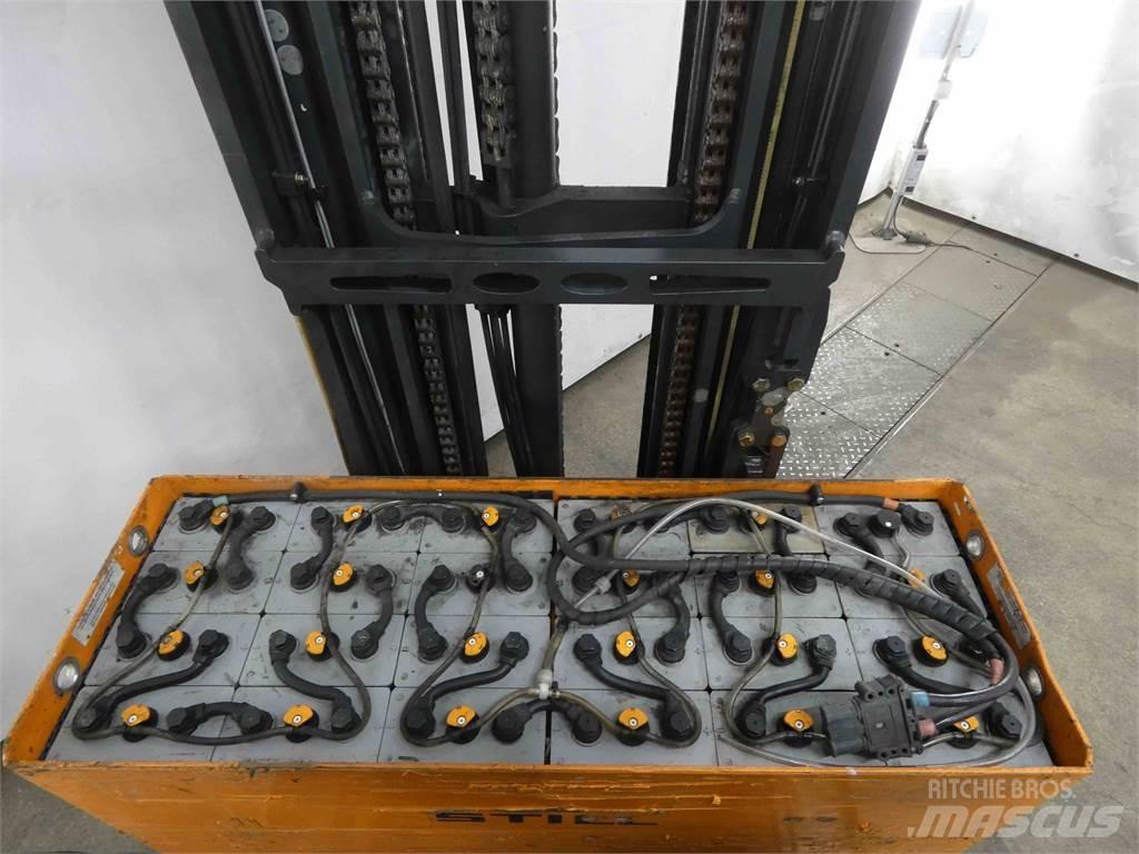 Still FM-X17 Reach trucks