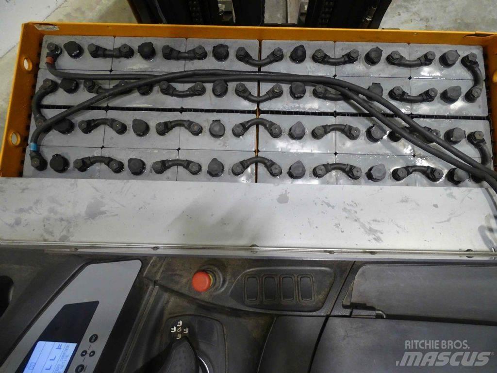 Still FM-X17 Reach trucks