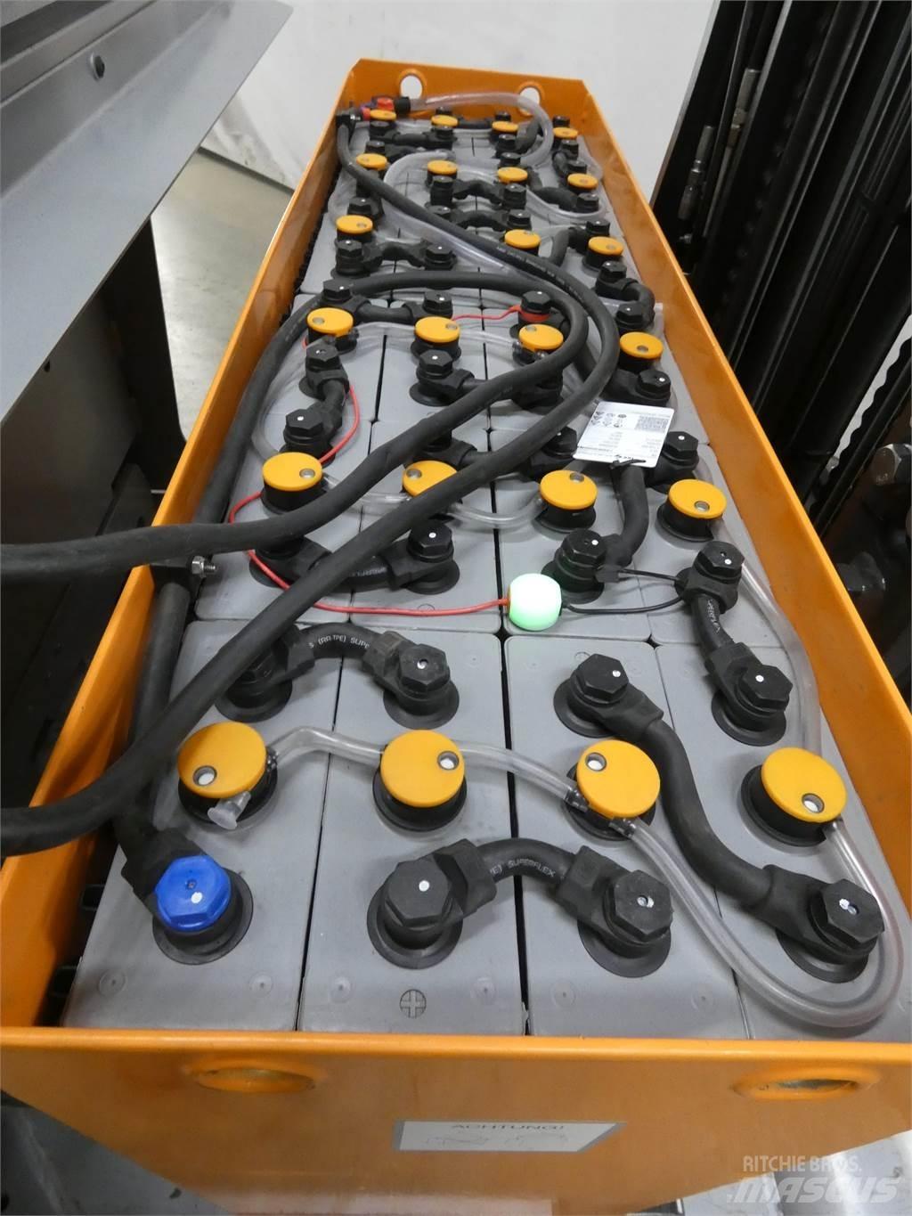 Still FM-X17 Reach trucks