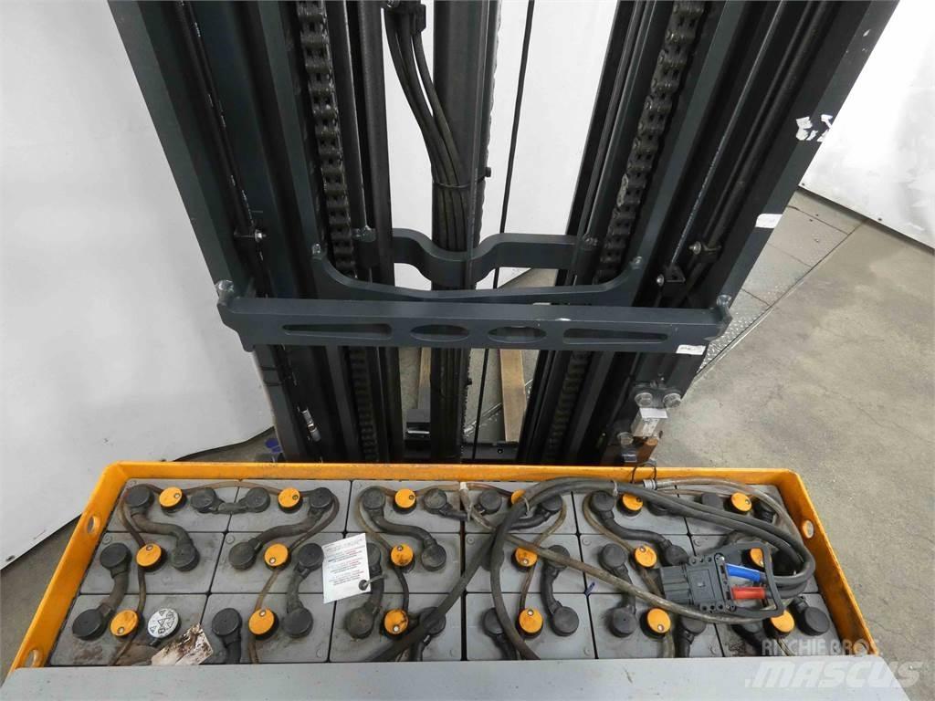 Still FM-X17 Reach trucks