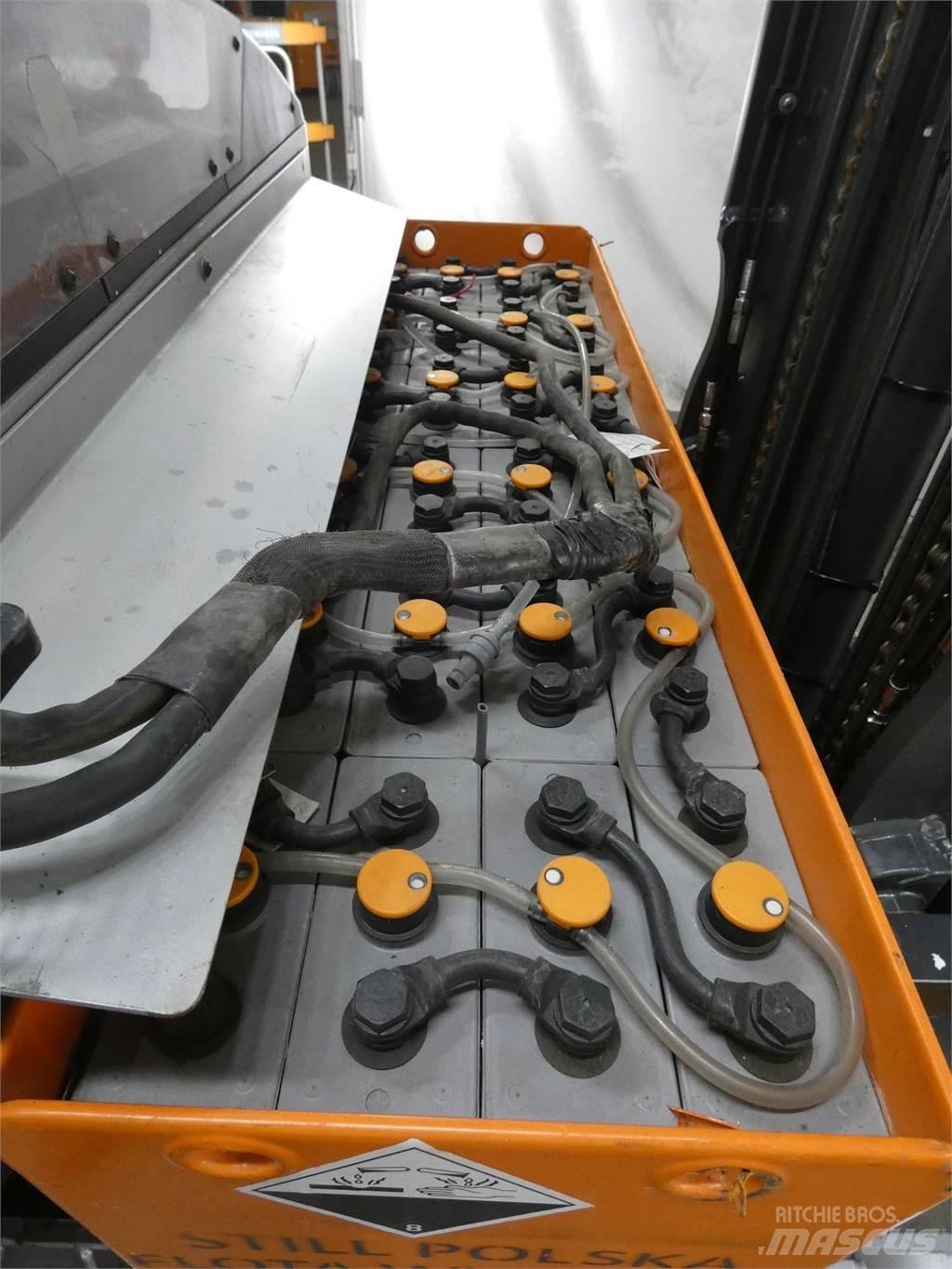 Still FM-X17 Reach trucks