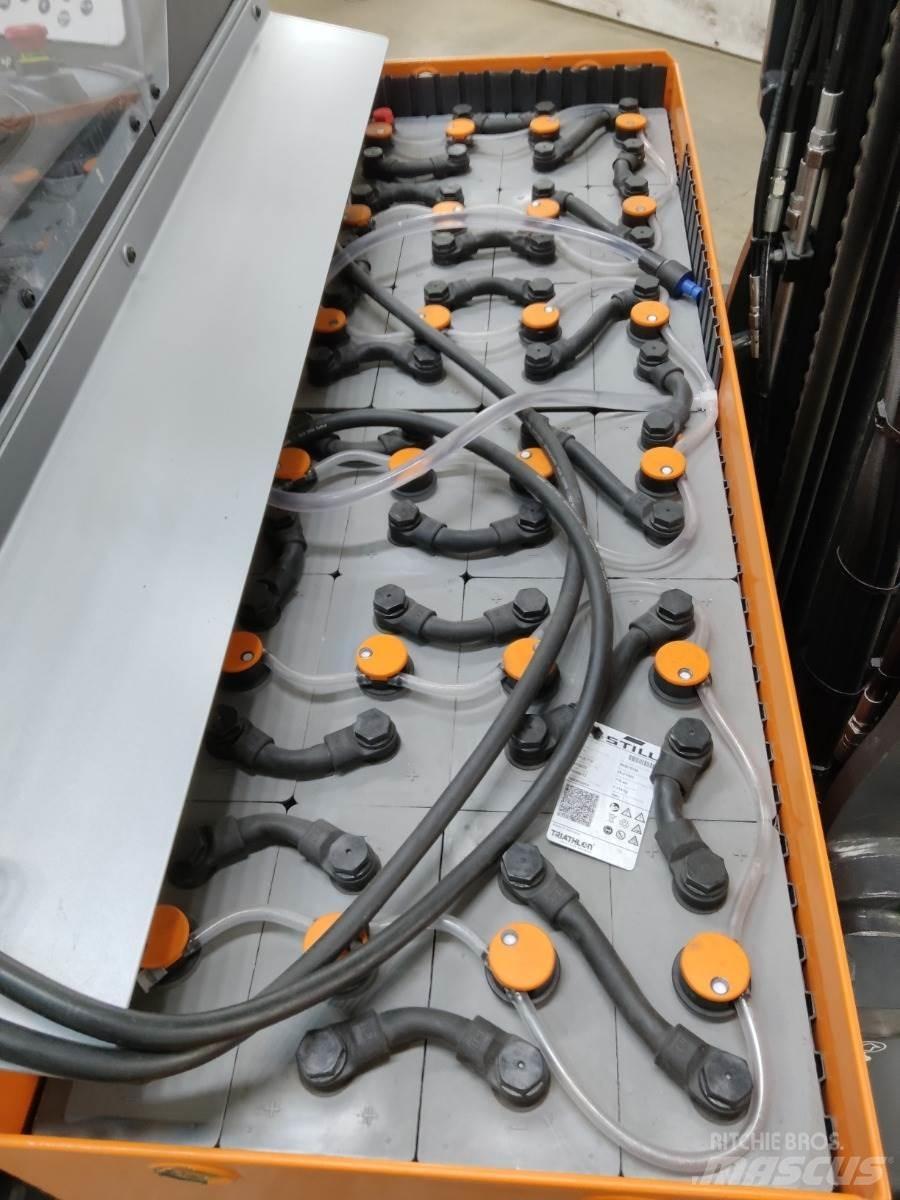 Still FM-X17 Reach trucks