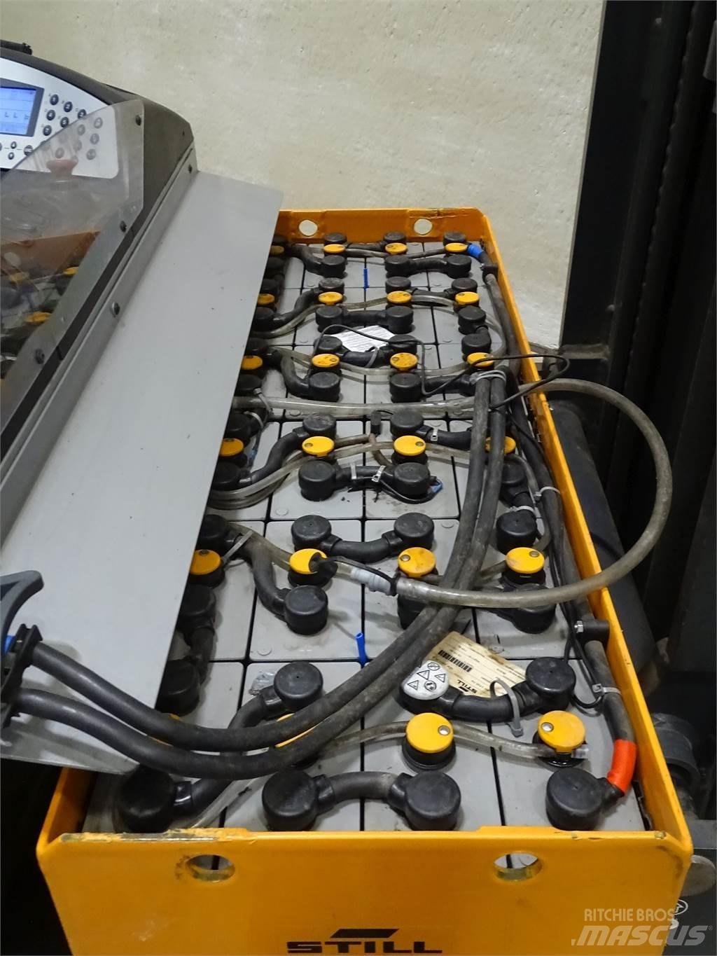 Still FM-X17 Reach trucks