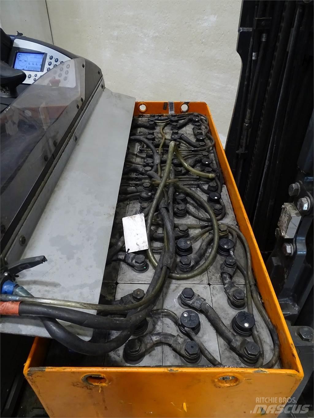 Still FM-X17 Reach trucks