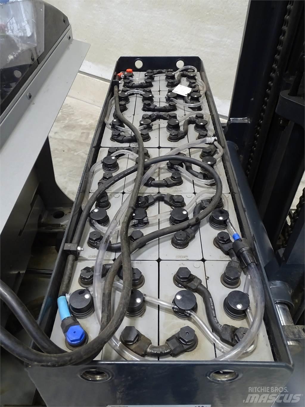 Still FM-X17 Reach trucks