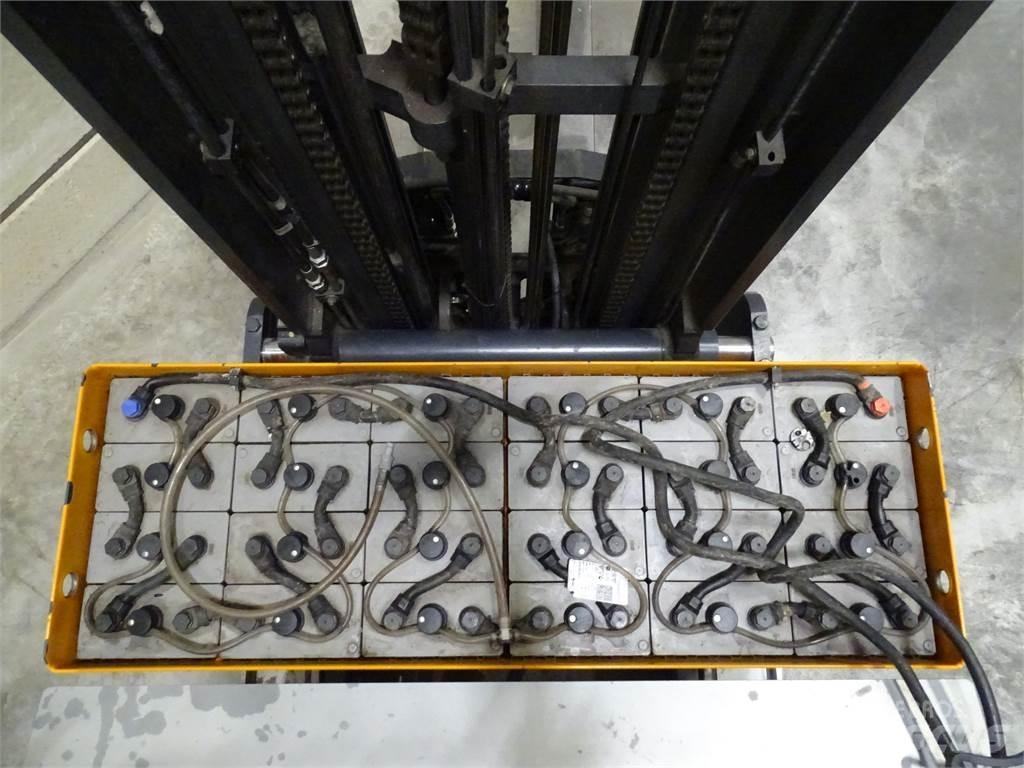 Still FM-X17 Reach trucks