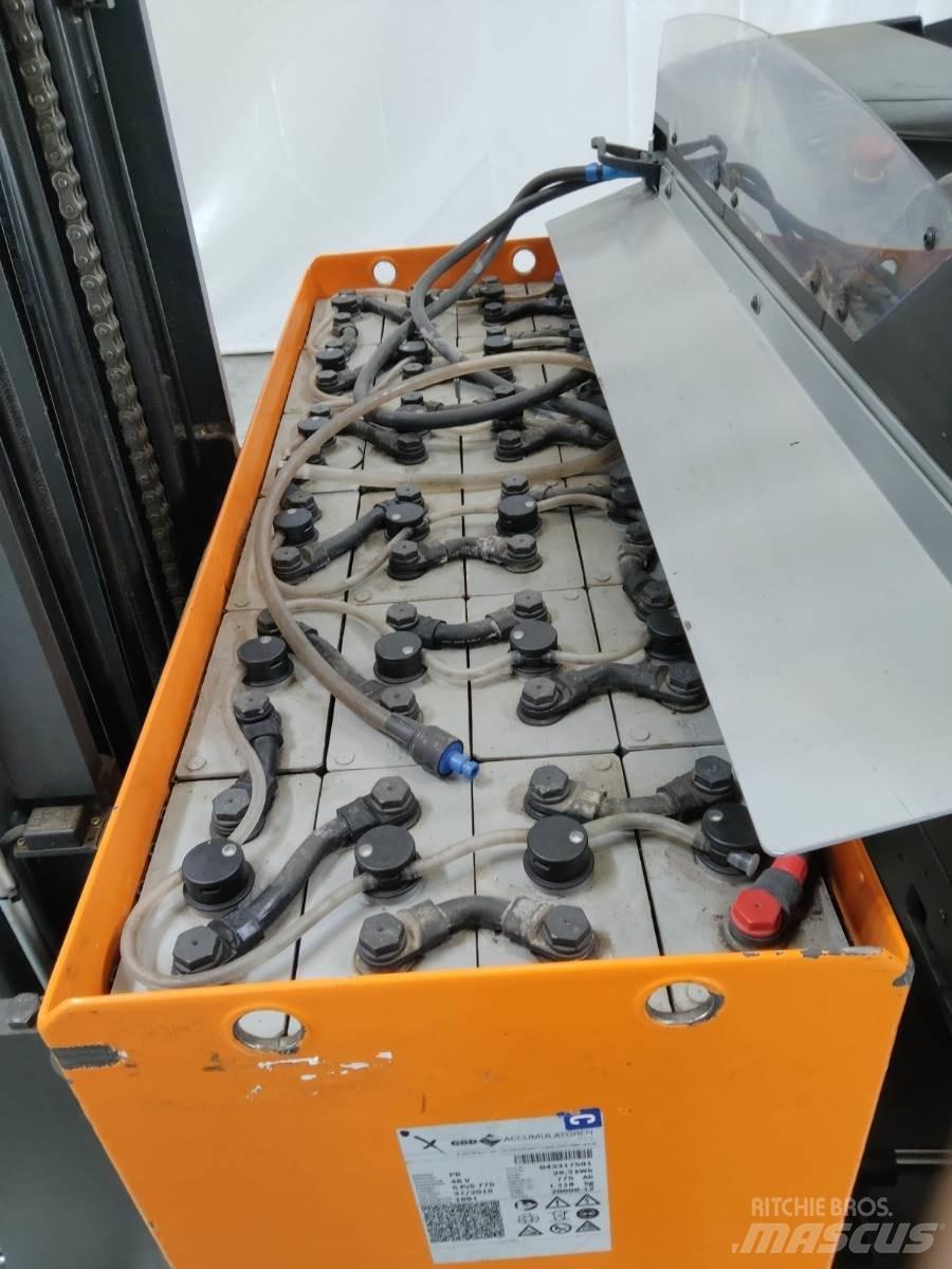 Still FM-X17 Reach trucks