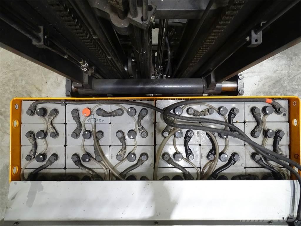 Still FM-X17 Reach trucks