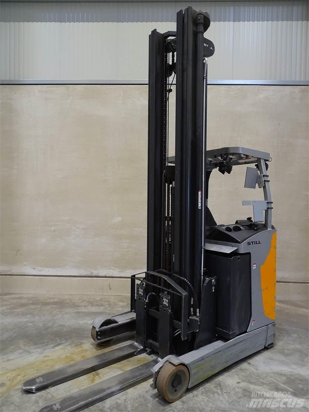 Still FM-X17 Reach trucks