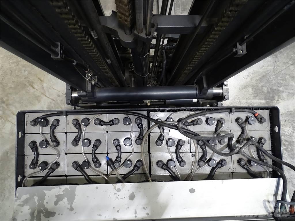Still FM-X17 Reach trucks