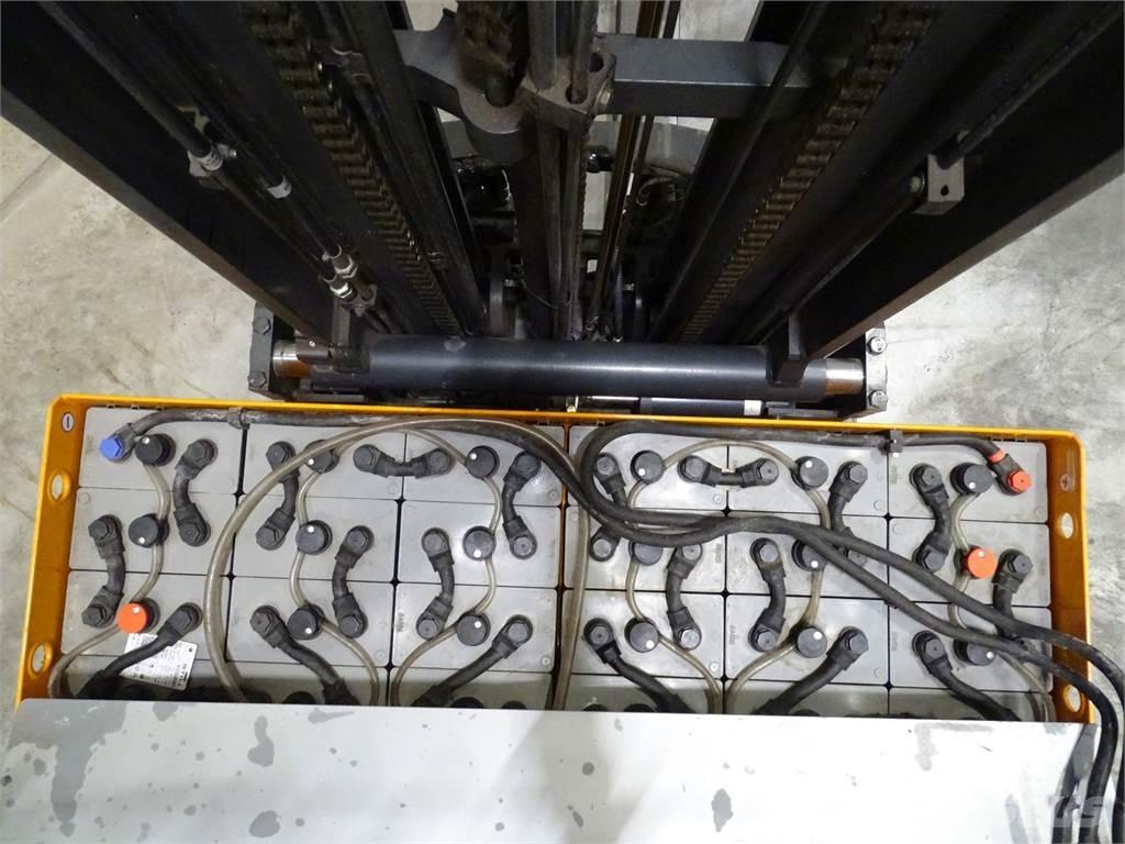 Still FM-X17 Reach trucks