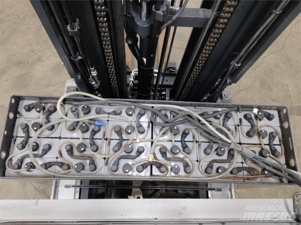 Still FM-X17 Reach trucks