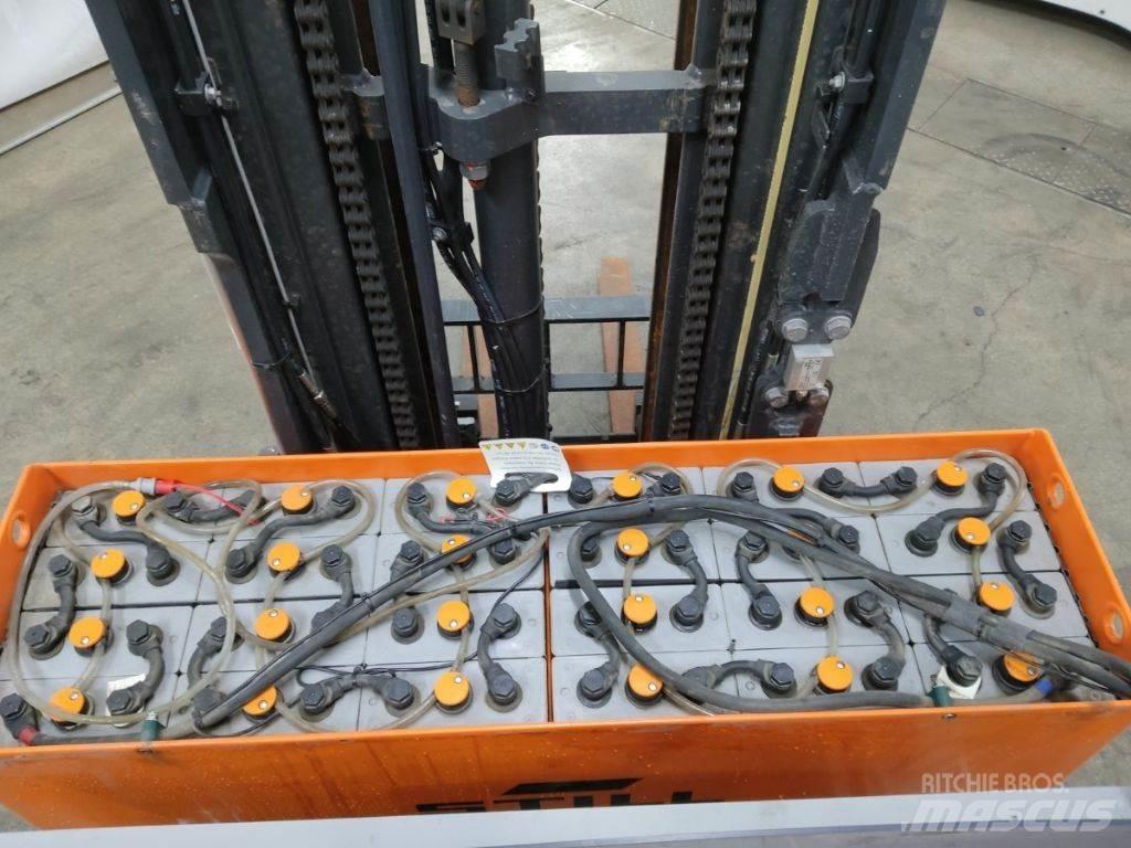 Still FM-X17WV Reach trucks