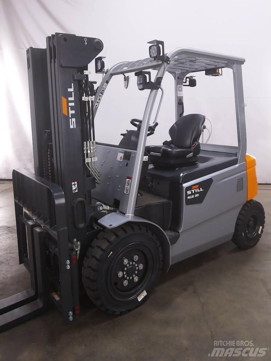 Still RCE30 Electric Forklifts