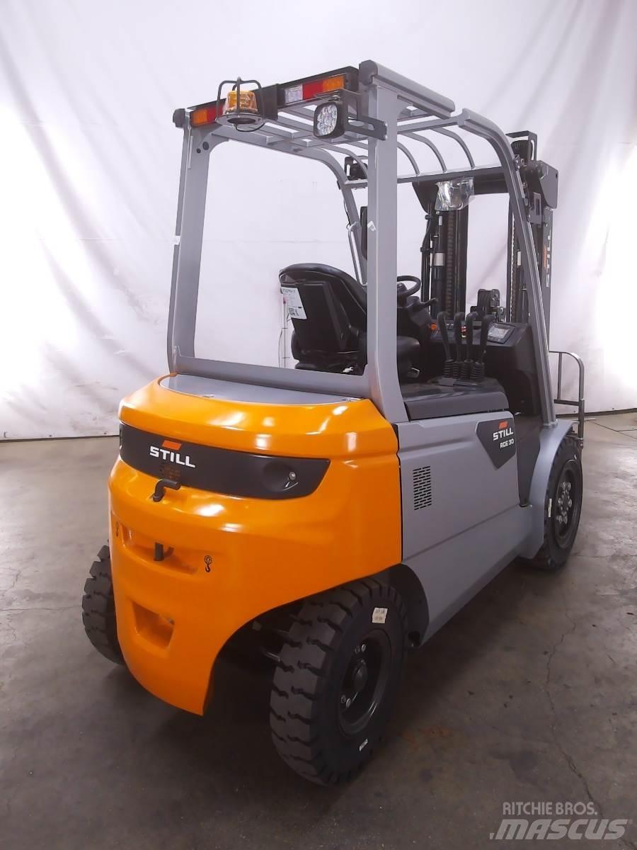 Still RCE30 Electric Forklifts