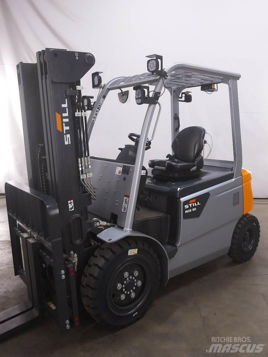 Still RCE30 Electric Forklifts