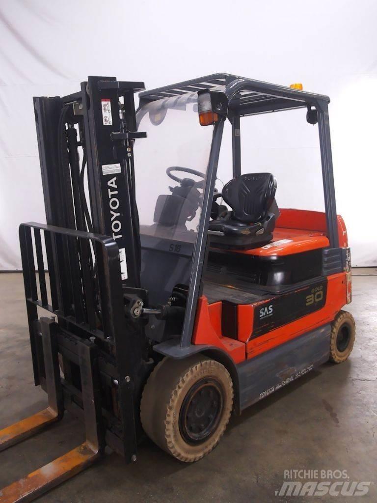Toyota 7FBMF30 Electric Forklifts
