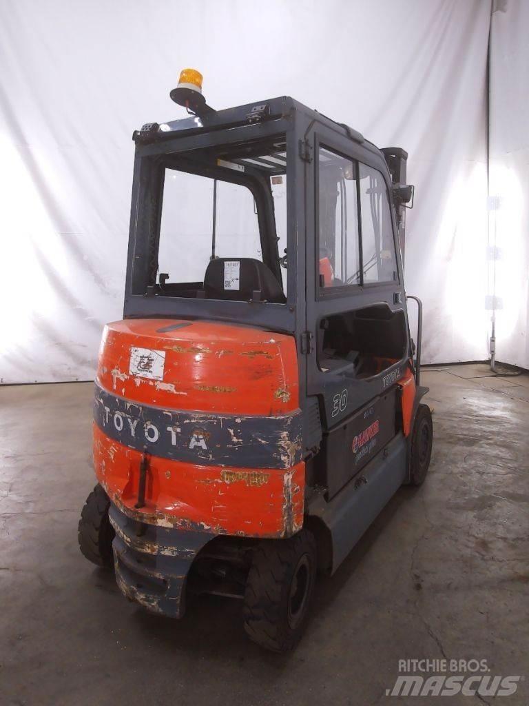 Toyota 7FBMF30 Electric Forklifts