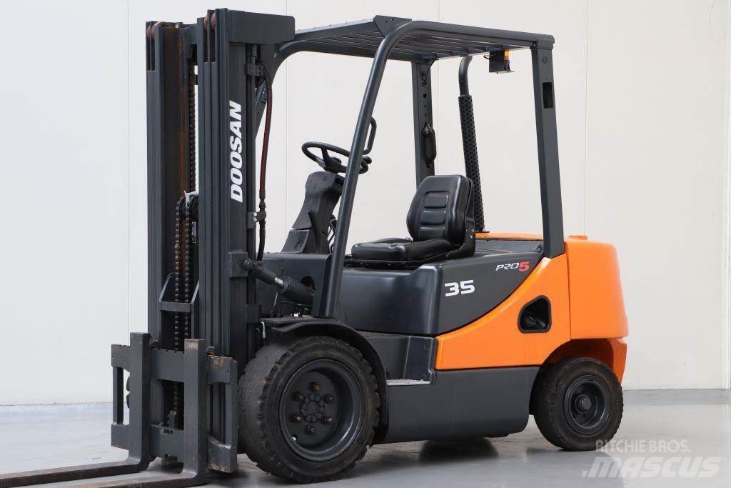 Doosan D35S Diesel Forklifts
