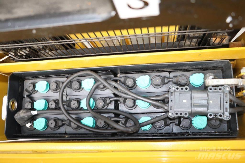Hyster MP20XD Pedestrian stacker