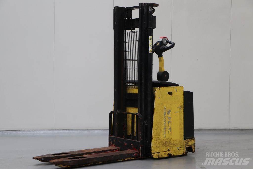 Hyster S1.2S-30 IL Pedestrian stacker