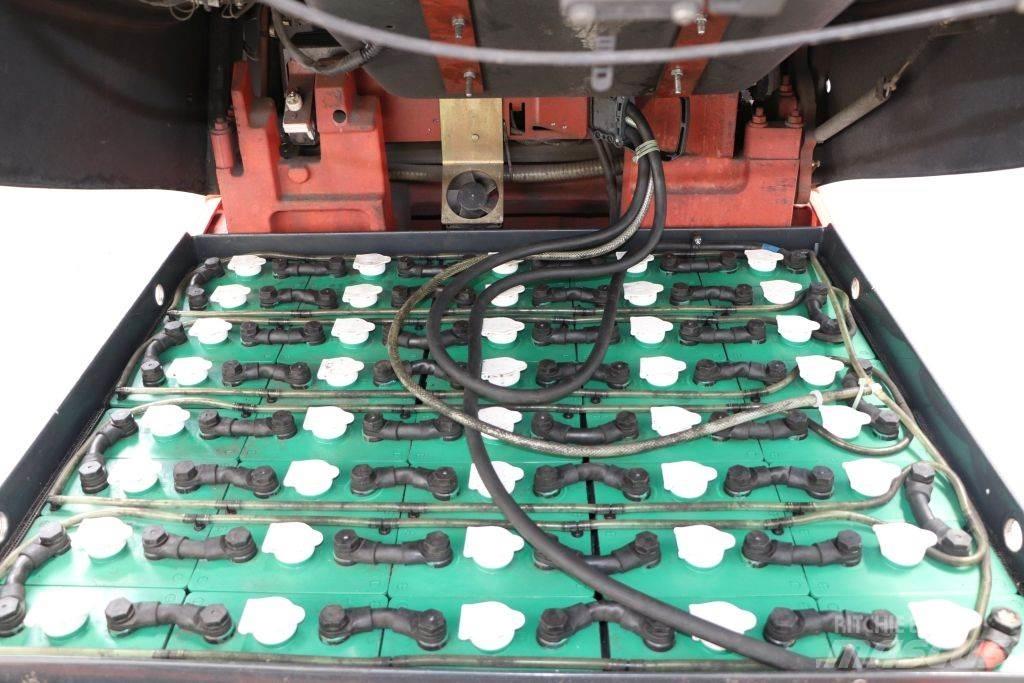 Linde E30S-03/600 Electric Forklifts
