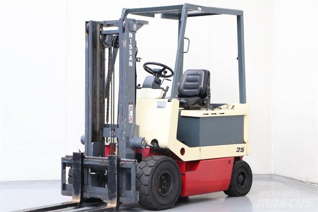 Nissan UM02L25U Electric Forklifts