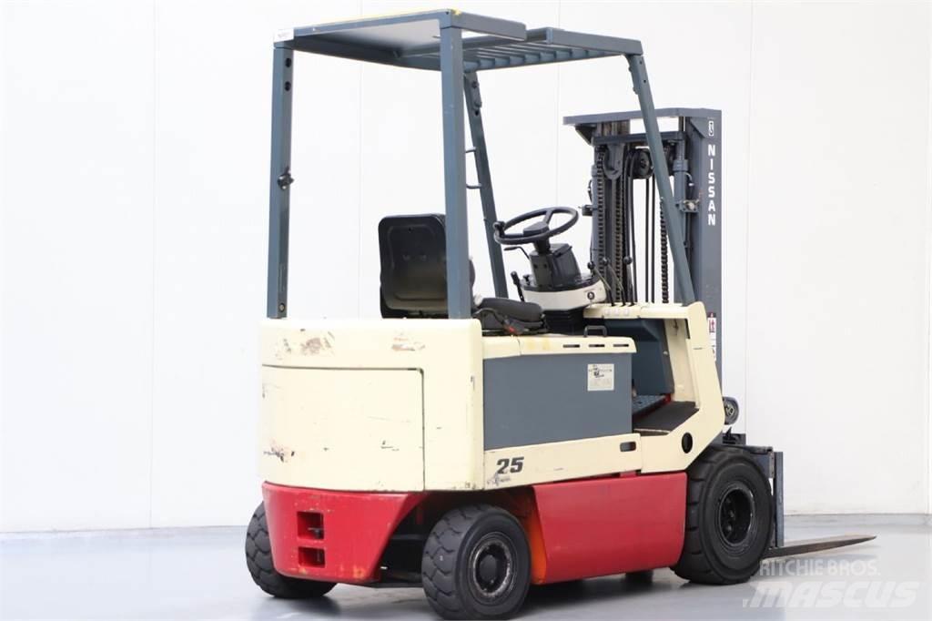Nissan UM02L25U Electric Forklifts