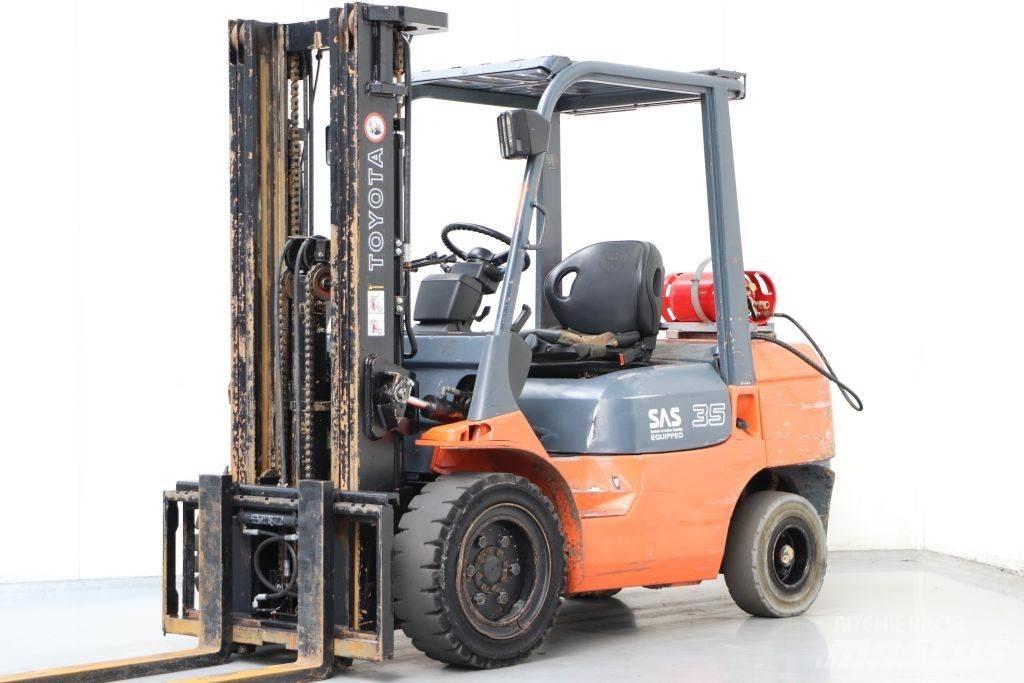 Toyota 02-7FGJF35 LPG trucks