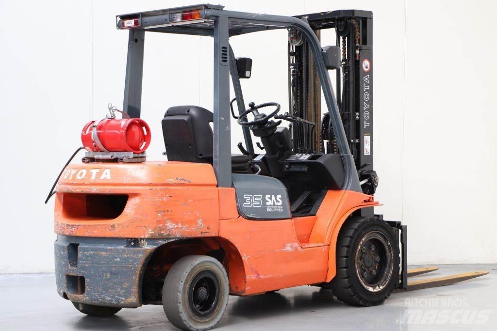 Toyota 02-7FGJF35 LPG trucks