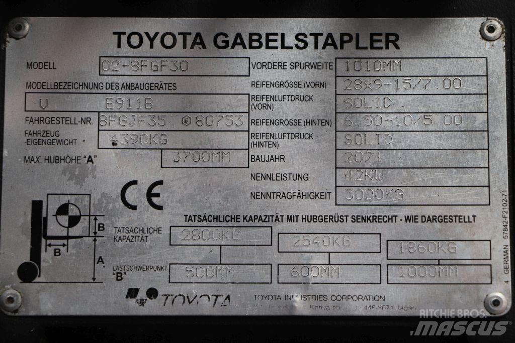 Toyota 02-8FGF30 LPG trucks