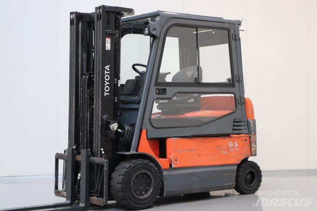 Toyota 7FBMF30 Electric Forklifts