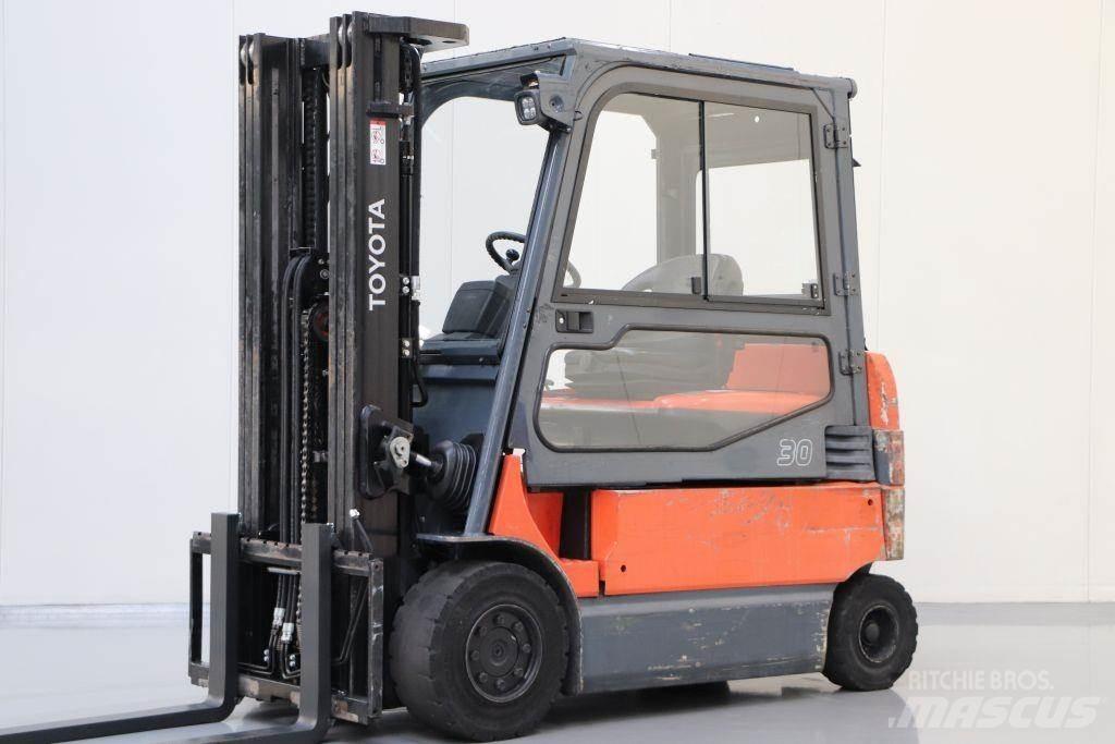 Toyota 7FBMF30 Electric Forklifts