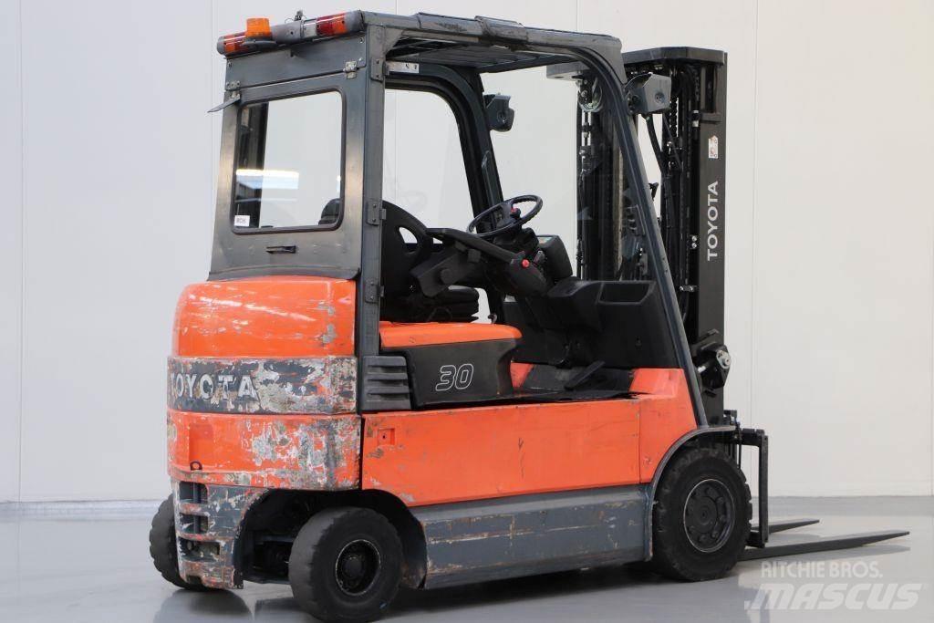 Toyota 7FBMF30 Electric Forklifts