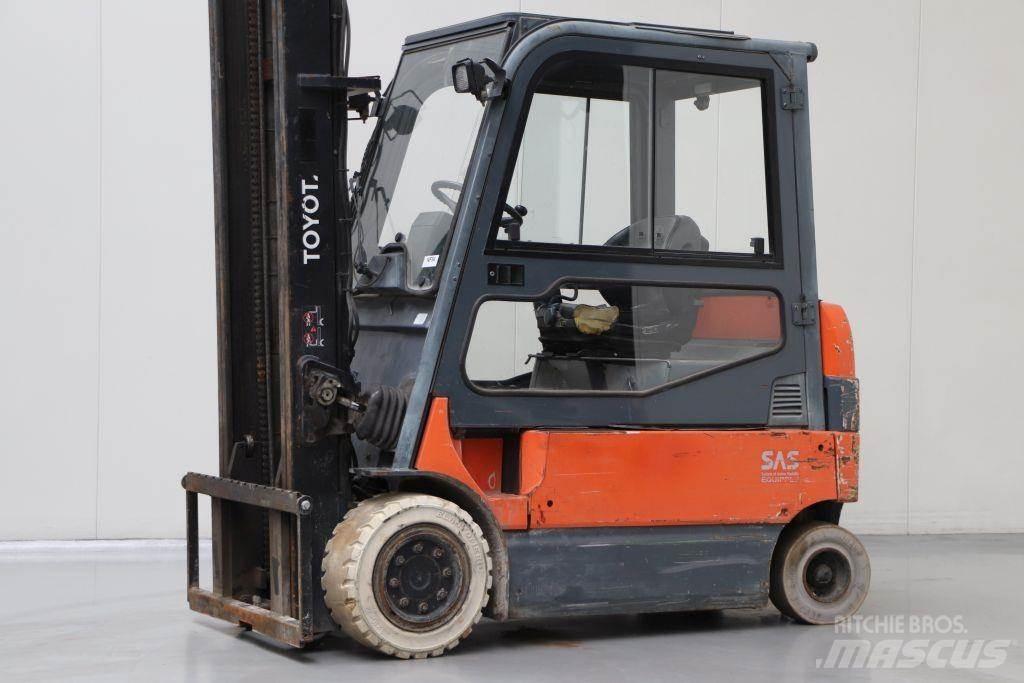 Toyota 7FBMF30 Electric Forklifts