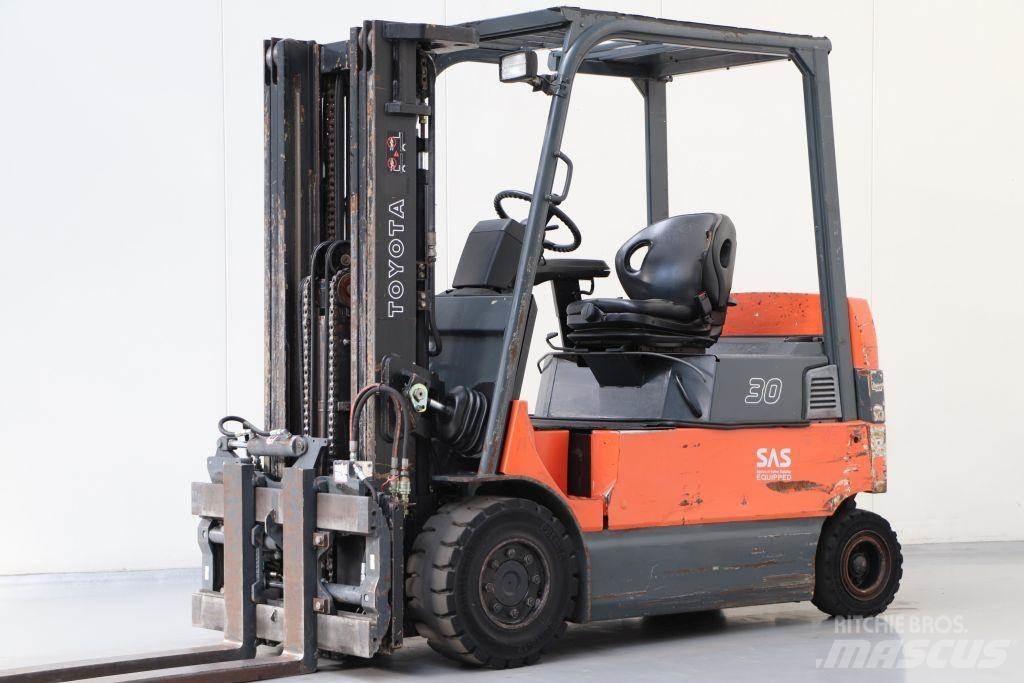 Toyota 7FBMF30 Electric Forklifts