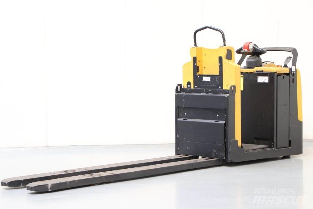 Yale MO20 Low lift order picker