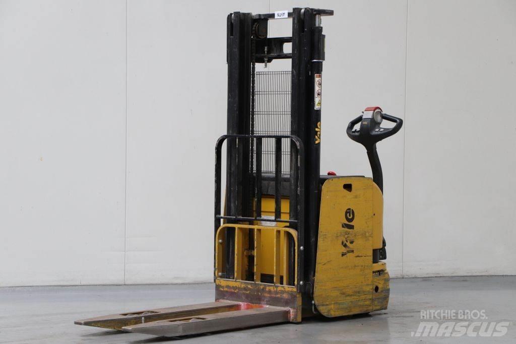Yale MS16 Pedestrian stacker