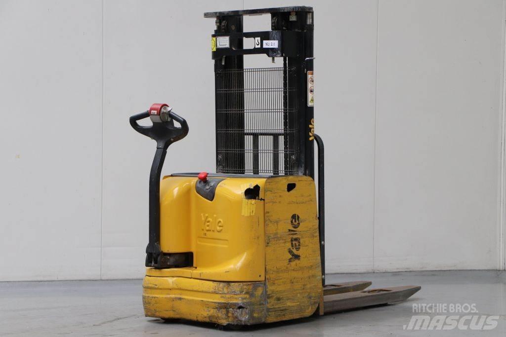 Yale MS16 Pedestrian stacker