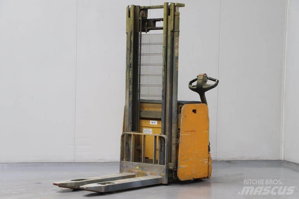 Yale MS16 Pedestrian stacker