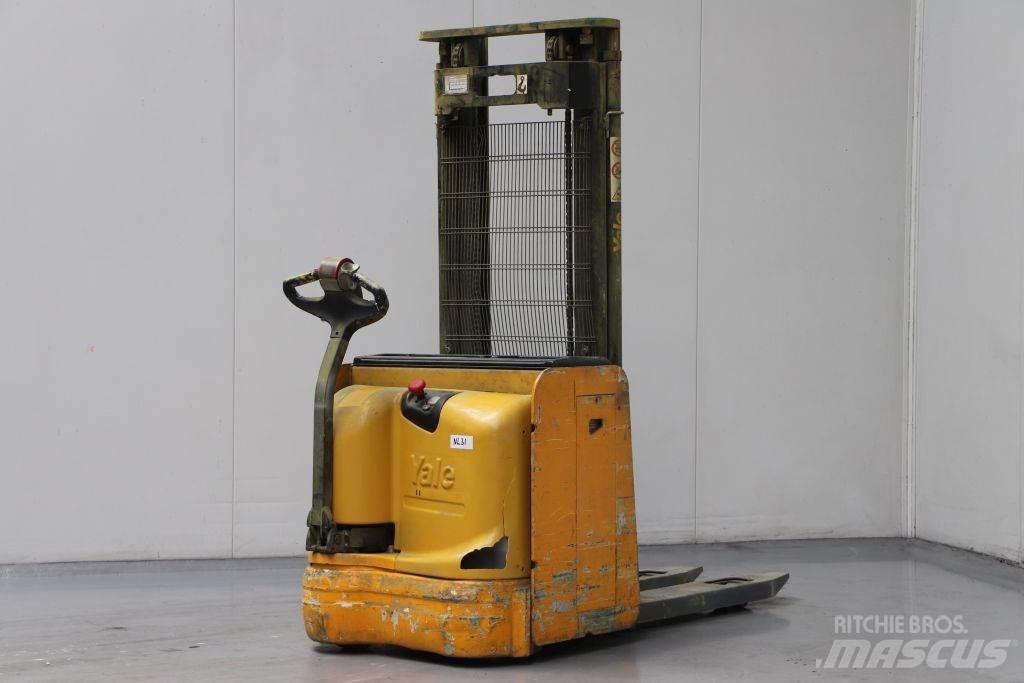 Yale MS16 Pedestrian stacker