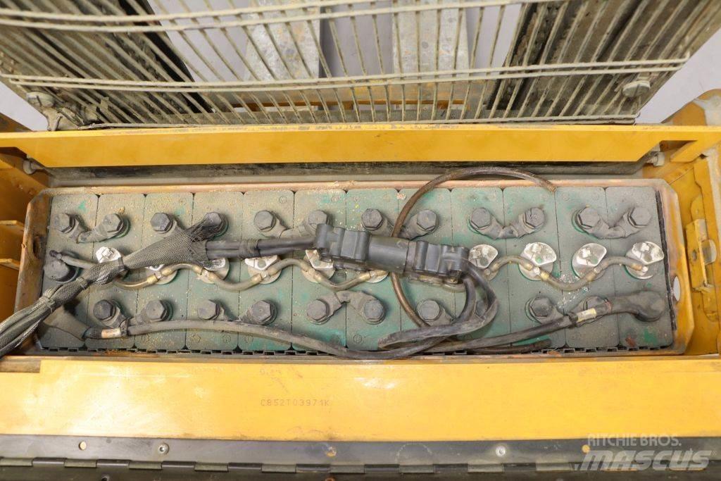 Yale MS16 Pedestrian stacker