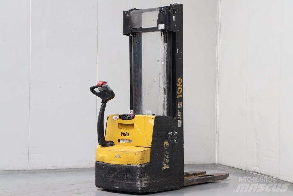Yale MS20 Pedestrian stacker