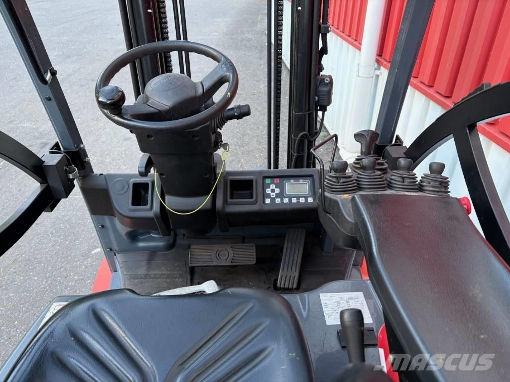 Toyota 8FBE20T Electric Forklifts
