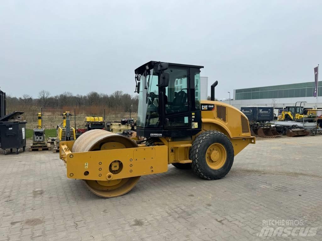 CAT CS44B Single drum rollers