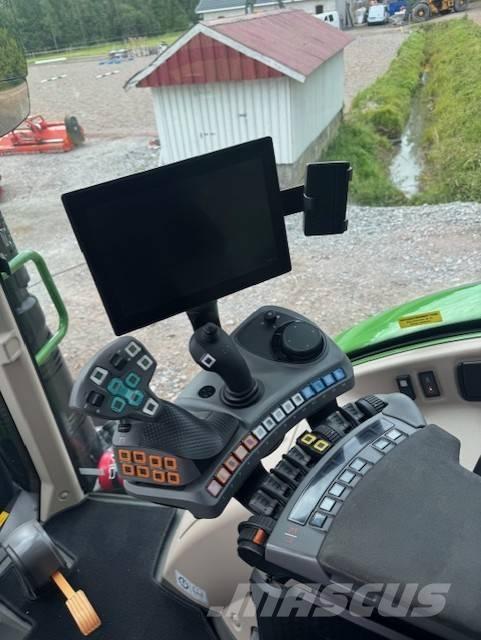 Fendt 716 Vario Tractors