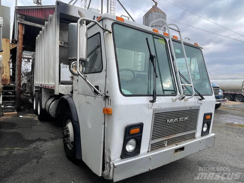 Mack LE613 Garbage Trucks / Recycling Trucks