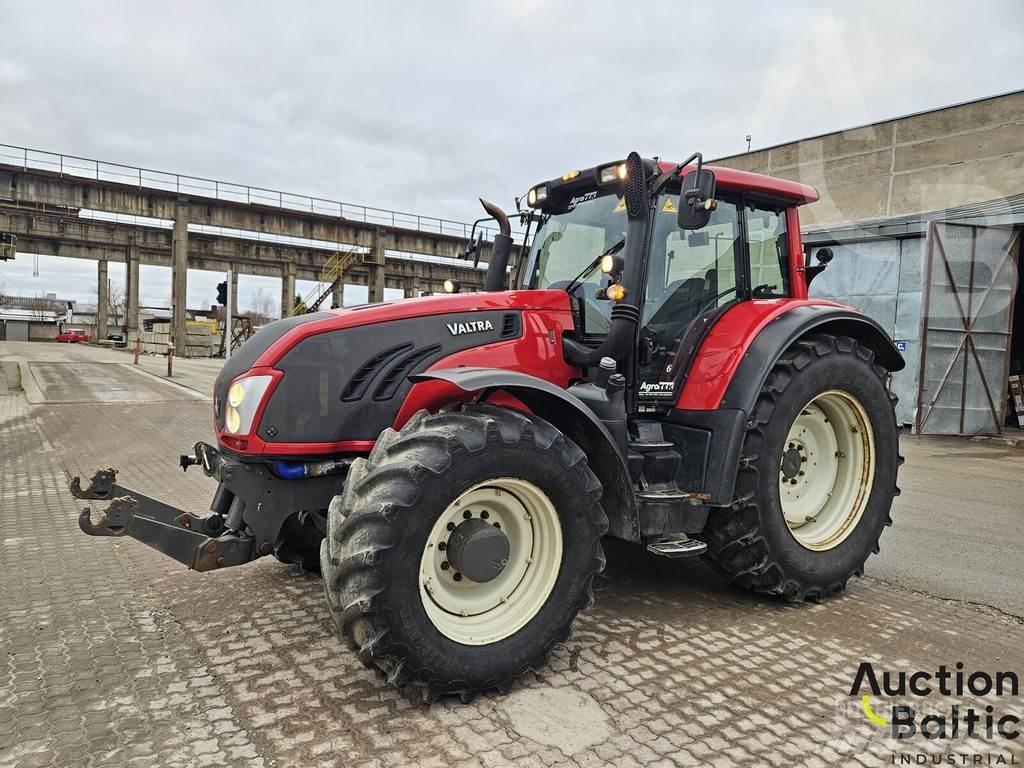 Valtra T213V Tractors