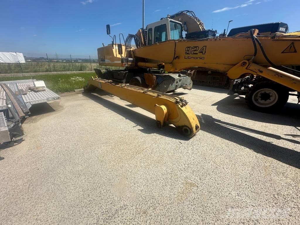 Liebherr A 924 Waste / Industry Handlers